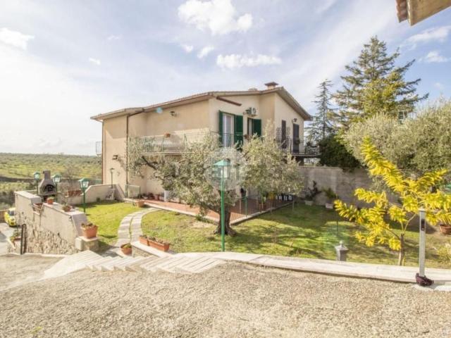 Appartamento in vendita di 130 m² in Via dell&apos Uliveto, 17
