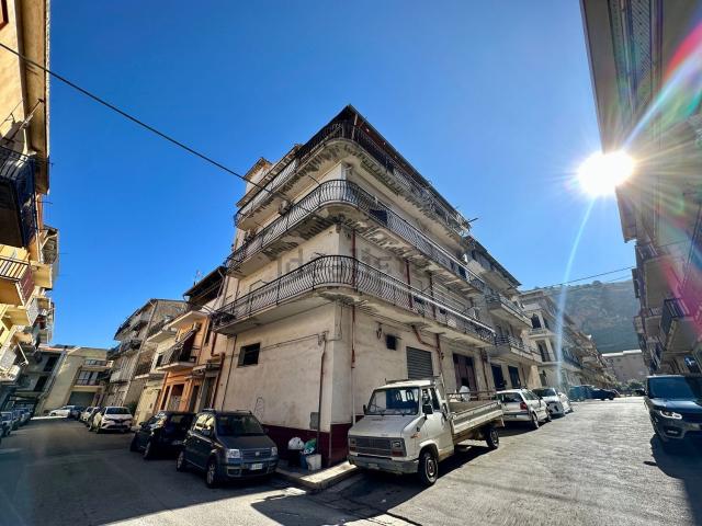Appartamento in vendita di 130 m² in Via della Resistenza