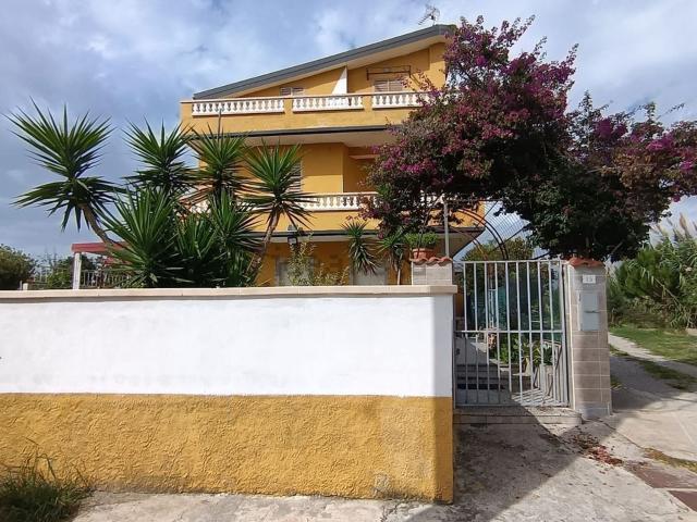Appartamento in vendita di 130 m² in Via delle Dalie, 19