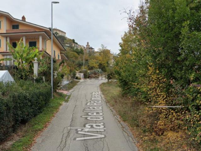 Appartamento in vendita di 130 m² in Via Dino Angelini