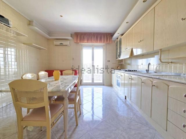Appartamento in vendita di 130 m² in Via Etna, 36
