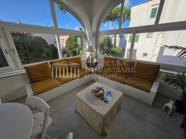 Appartamento in vendita di 130 m² in Via F. D&apos Avalos, 46