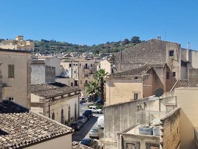 Appartamento in vendita di 130 m² in Via Fiumillo, 131