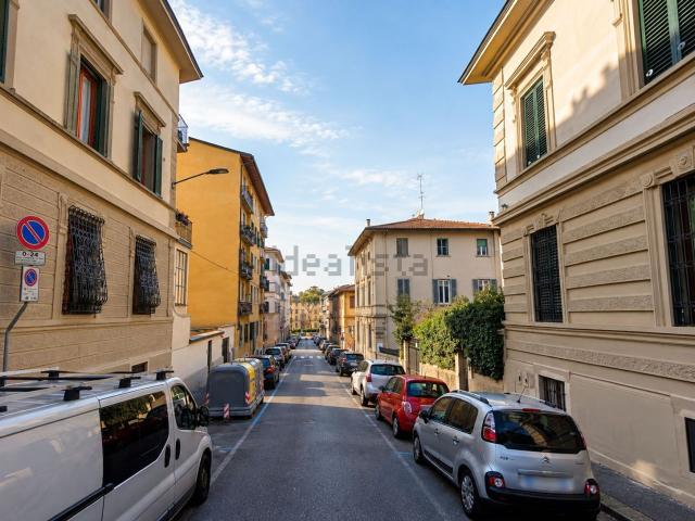 Appartamento in vendita di 130 m² in Via Fra&apos  Guittone