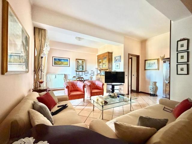 Appartamento in vendita di 130 m² in Via Francesco Baracca