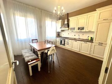 Appartamento in vendita di 130 m² in Via Fratelli Cervi