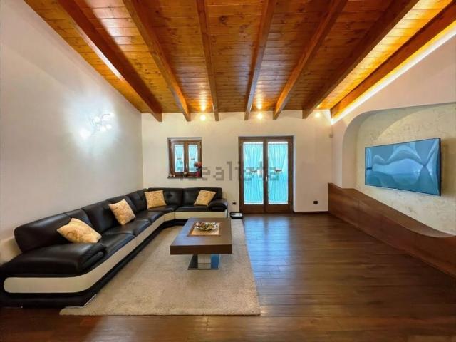 Appartamento in vendita di 130 m² in Via J. F. Kennedy, 6