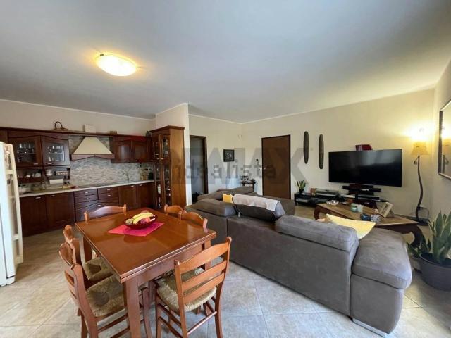 Appartamento in vendita di 130 m² in Via L. Sciascia, 12