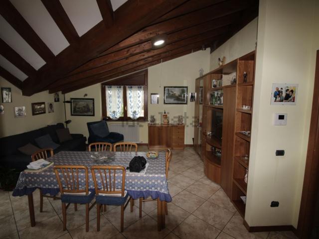 Appartamento in vendita di 130 m² in Via Lecco
