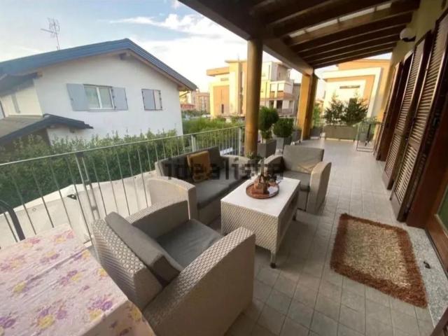 Appartamento in vendita di 130 m² in Via Luciano Spazzali