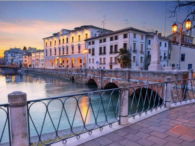 Appartamento in vendita di 130 m² in Via Luigi Coletti
