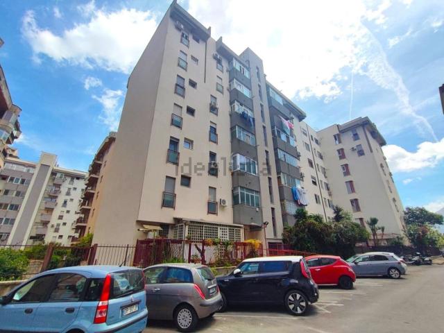 Appartamento in vendita di 130 m² in Via Monti Iblei, 69