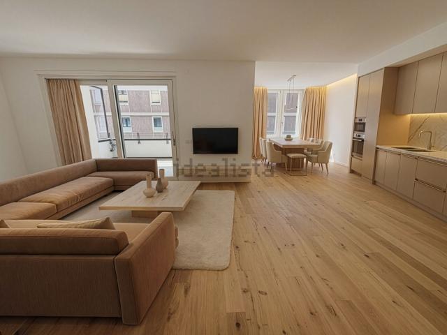 Appartamento in vendita di 130 m² in Via Malj Tabajani, 1