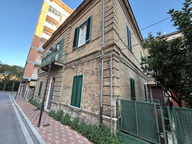 Appartamento in vendita di 130 m² in Via Marco Minghetti