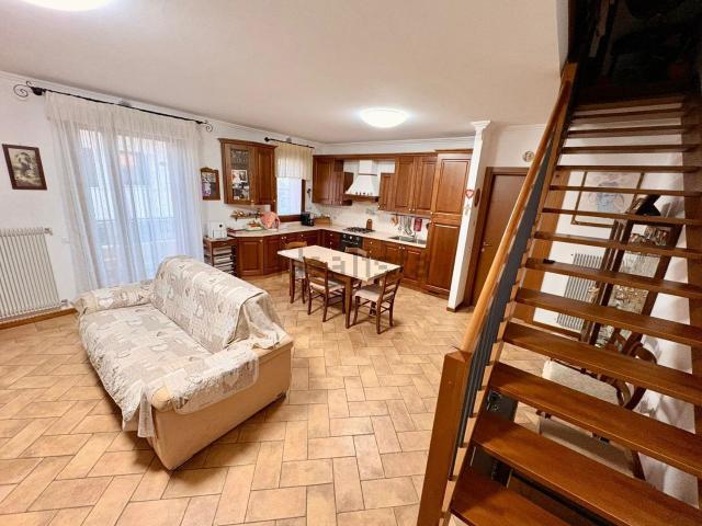 Appartamento in vendita di 130 m² in Via Monte Grappa