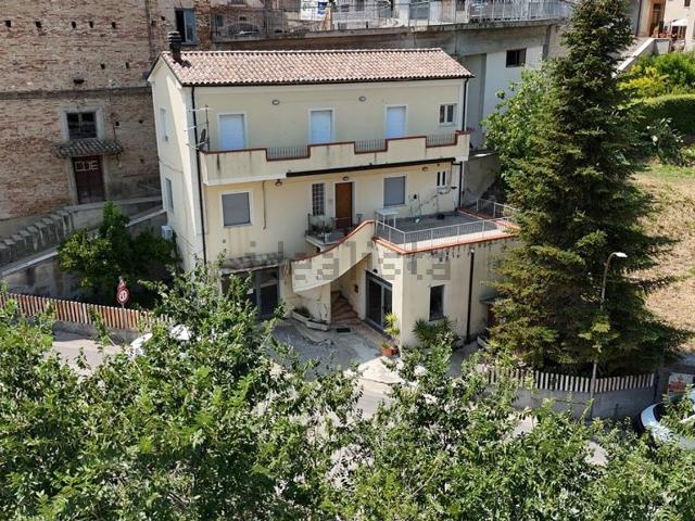 Appartamento in vendita di 130 m² in Via Massimo D&apos Antona, 19