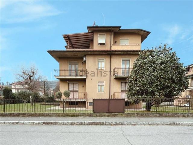 Appartamento in vendita di 130 m² in Via Medaglie D&apos Argento
