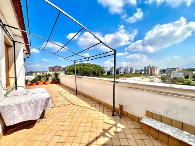 Appartamento in vendita di 130 m² in Via Miano a Piscinola, 119