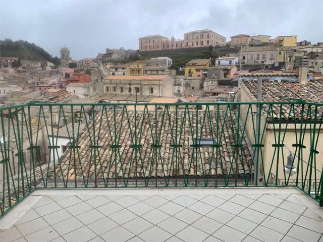 Appartamento in vendita di 130 m² in Via Natale Cappello, 39