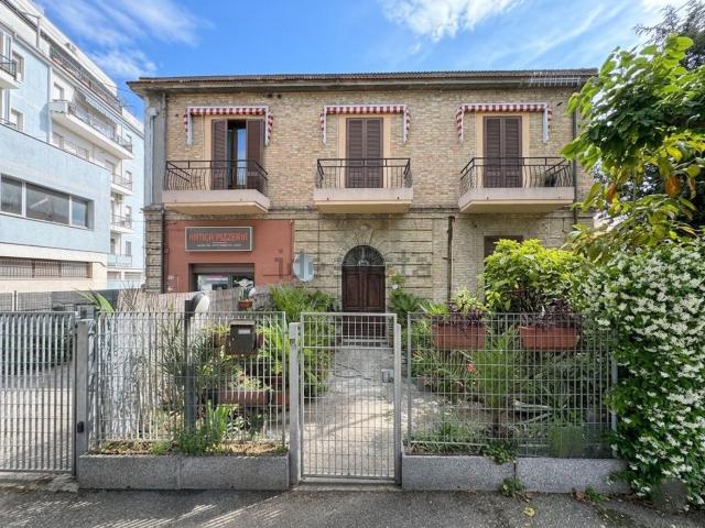 Appartamento in vendita di 130 m² in Via Nazionale Adriatica Nord, 406
