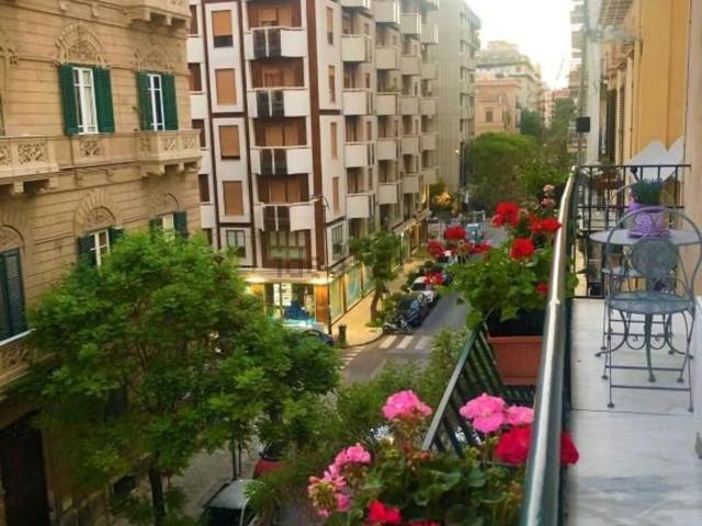 Appartamento in vendita di 130 m² in Via Nicolò Garzilli, 41