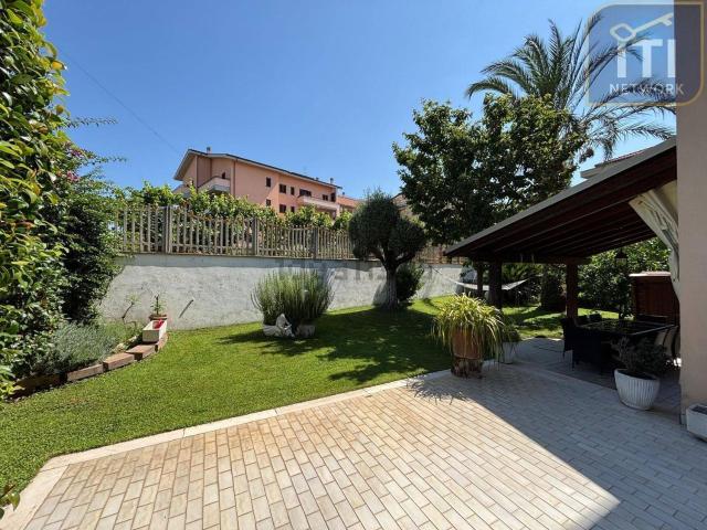 Appartamento in vendita di 130 m² in Via Ninfa