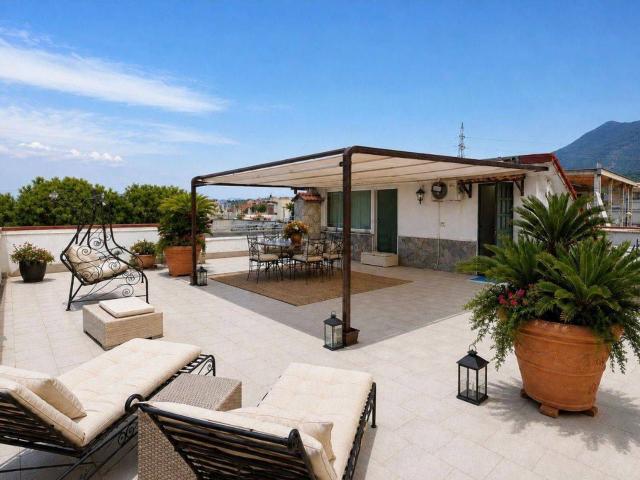Appartamento in vendita di 130 m² in Via Sacerdote Cozzolino Benedetto, 4