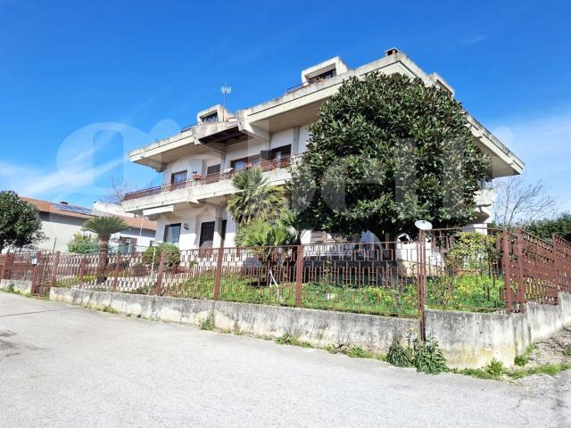 Appartamento in vendita di 130 m² in Via Salvo d&apos Acquisto