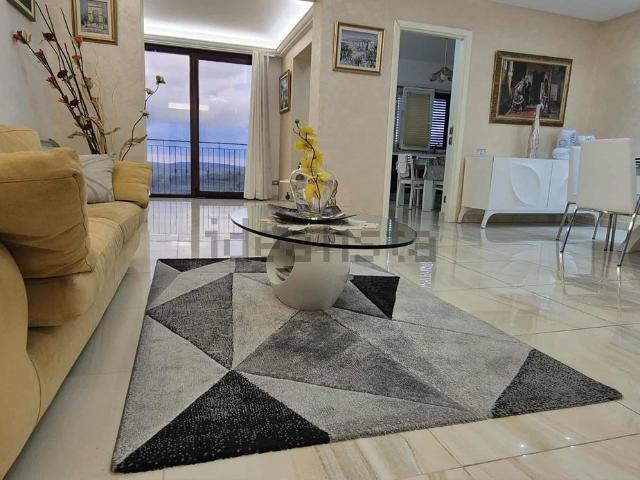 Appartamento in vendita di 130 m² in Via Salvatore Quasimodo