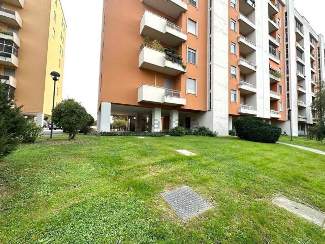 Appartamento in vendita di 130 m² in Via Sporting Mirasole