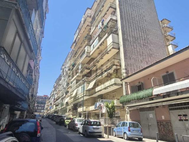 Appartamento in vendita di 130 m² in Via Paolo Castaldi e Luigi Sequino, 93