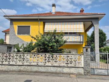 Appartamento in vendita di 130 m² in Via Petrarca