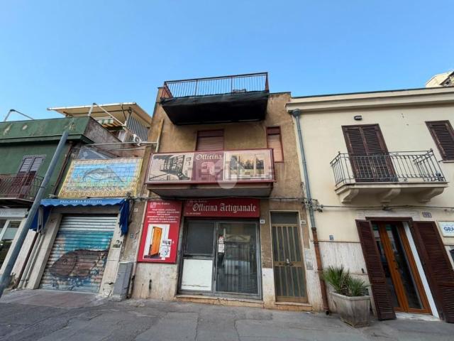 Appartamento in vendita di 130 m² in Via Principe di Palagonia, 95