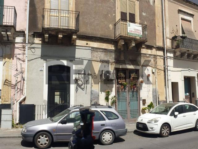 Appartamento in vendita di 130 m² in Via Principe Nicola, 83