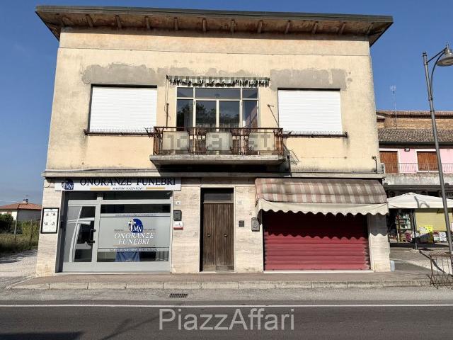 Appartamento in vendita di 130 m² in Via Roma