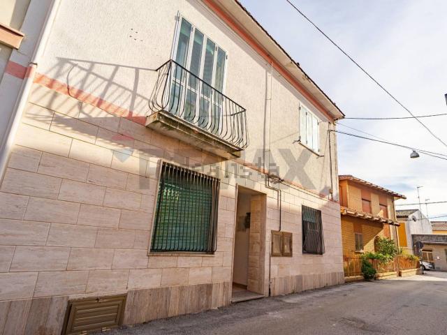 Appartamento in vendita di 130 m² in Via Torri in Sabina, 4
