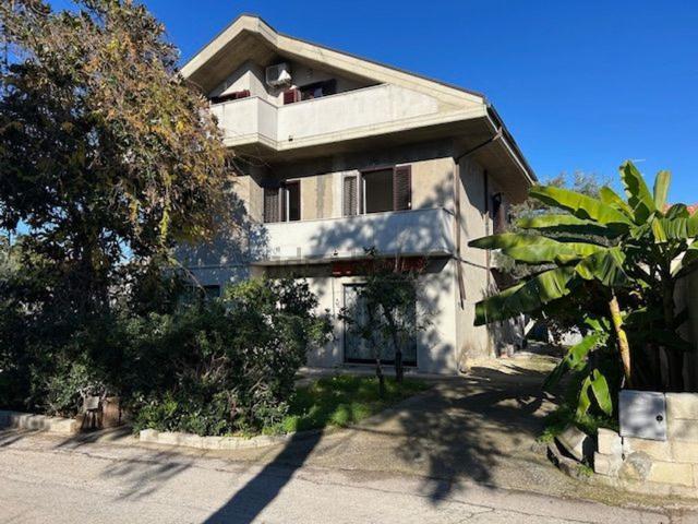 Appartamento in vendita di 130 m² in Via Tirino, 318