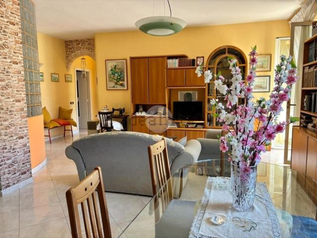 Appartamento in vendita di 130 m² in Via Tuoro, 6