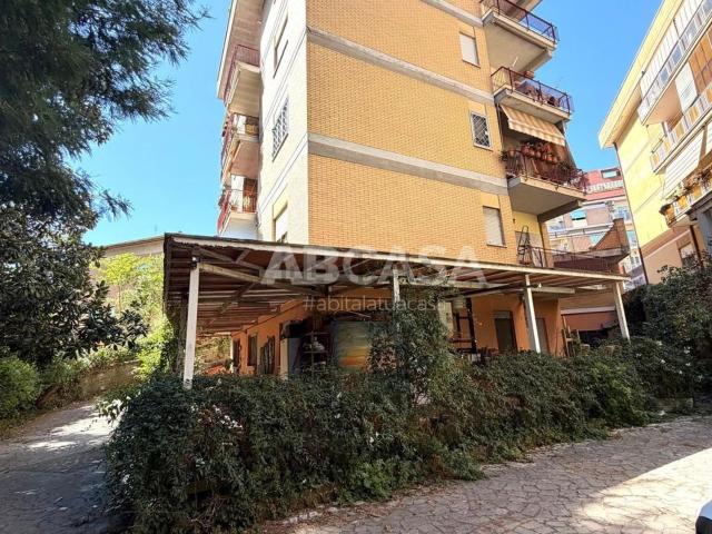 Appartamento in vendita di 130 m² in Via Virginia Vezzi