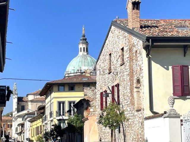 Appartamento in vendita di 130 m² in Via Zambelli