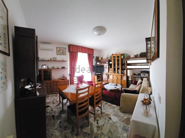 Appartamento in vendita di 130 m² in Viale Giuseppe Giusti, 43