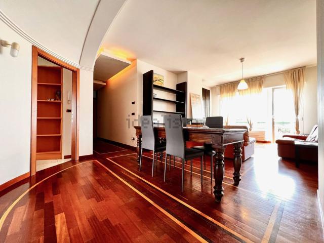 Appartamento in vendita di 130 m² in Viale Maria Ceccarini, 118