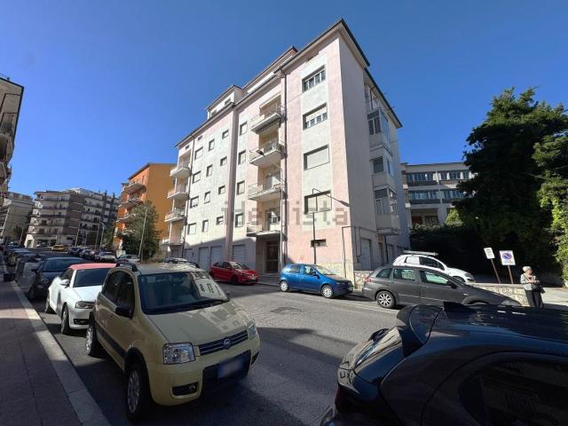 Appartamento in vendita di 130 m² in Viale Monsignor Secondo Bologna, 35