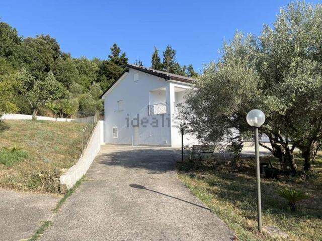Appartamento in vendita di 130 m² in Contrada Defeselle, 6