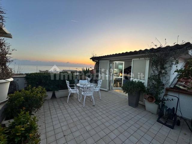 Appartamento in vendita di 130 m² in Lungomare Pyrgi, 13