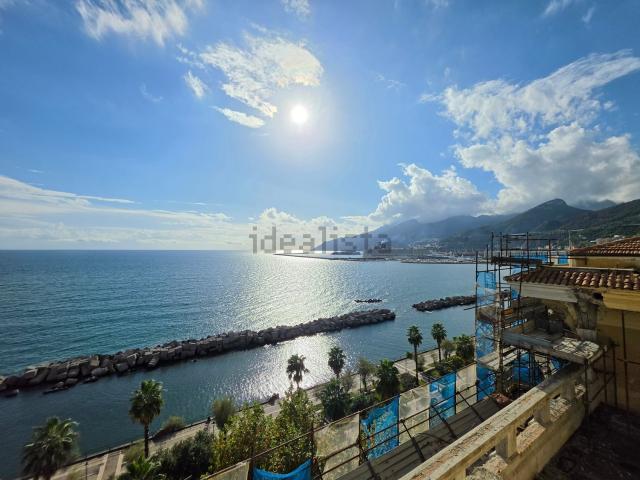Appartamento in vendita di 130 m² in Lungomare Trieste, 112
