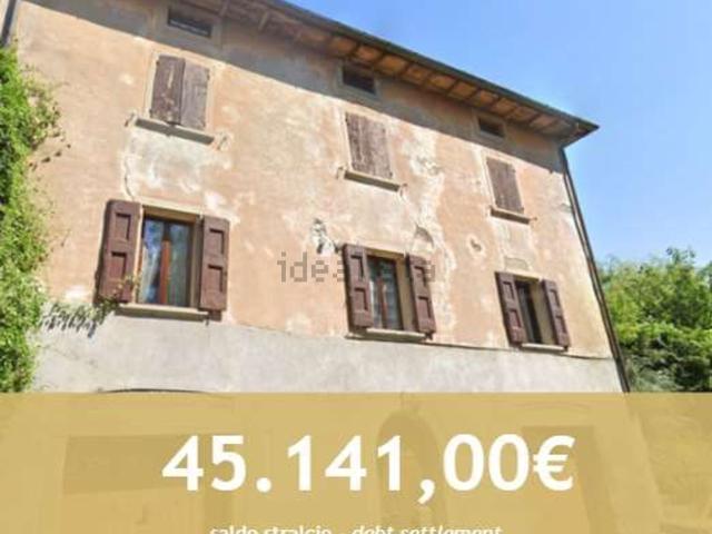 Appartamento in vendita di 130 m² in Piazza Capitani della M. Vergato