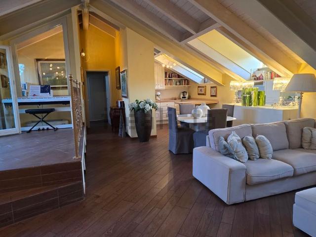 Appartamento in vendita di 130 m² in Piazza Fratelli Cairoli, 30