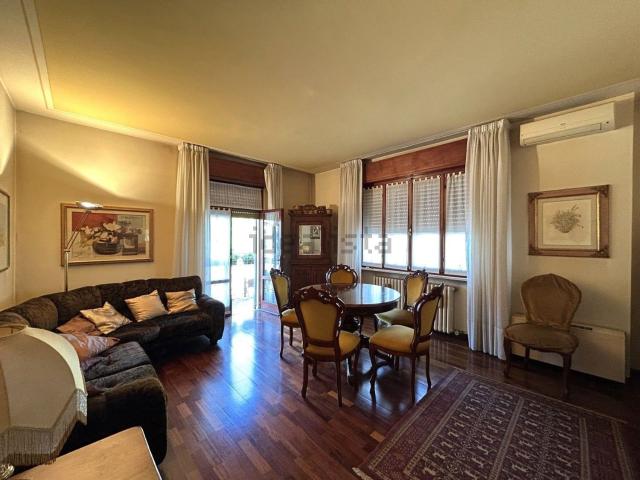 Appartamento in vendita di 130 m² in Piazzetta Giosuè Carducci