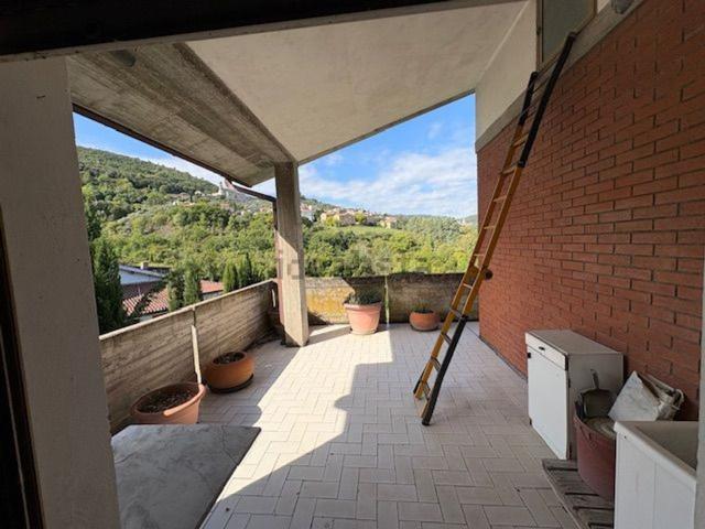 Appartamento in vendita di 130 m² in Via dell&apos Argine
